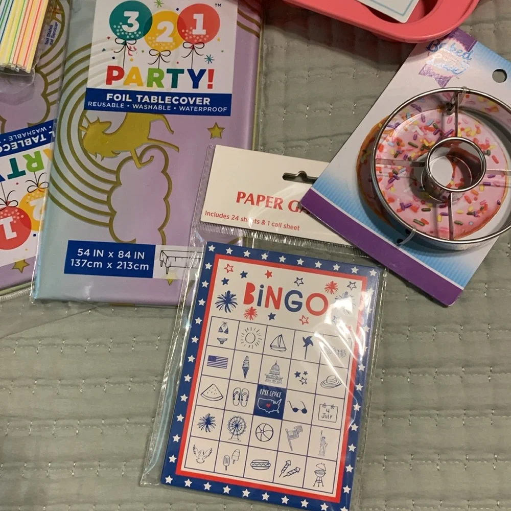 Party Up Girls 40 Pc Party Set NEW Fur Pens Tablecloths Bingo/Prizes & much more